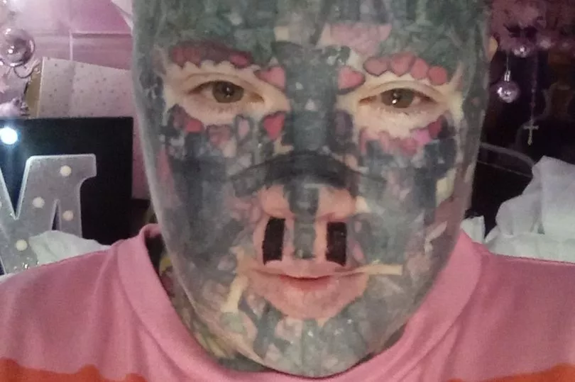 Melissa får tre tatoveringer i ansigtet om ugen: Fortsætter på trods af voldsomme konsekvenser