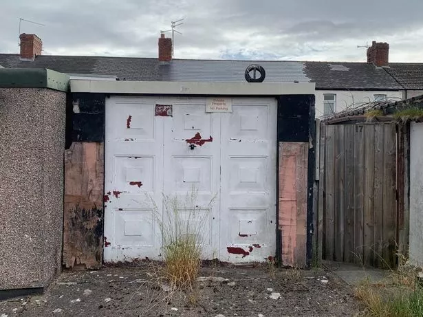 Denne simple garage blev solgt til over 120.000 kroner – men vent til du får et kig indenfor