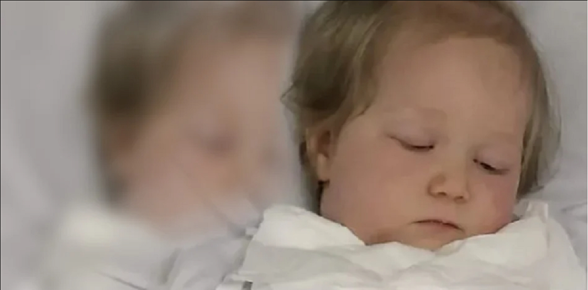 1-årig pige havde motoriske svigt: Lægens besked fik moren Sarah til at græde