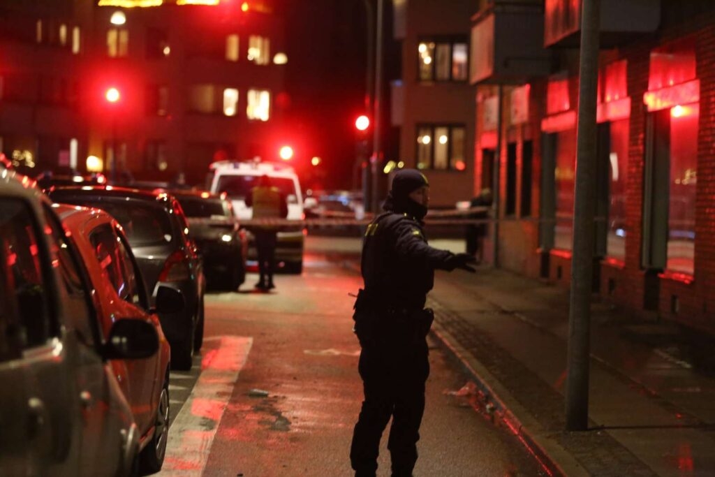 15-årig stikker mand på åben gade i dansk by – men vent til du hører den skræmmende årsag bag