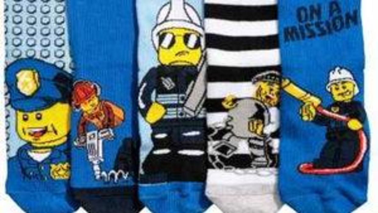 H&M bøjer sig igen: Fjerner Lego-strømper fordi de ‘ligner Allah’