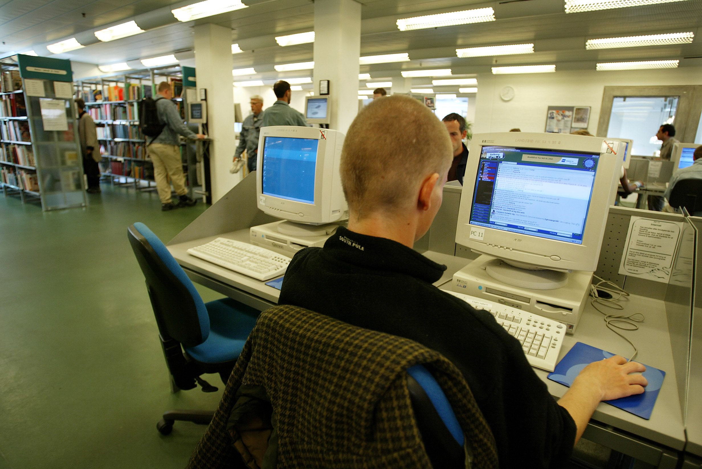 67-årig lånte computer på biblioteket: Da personalet opdagede, hvad han kiggede på, måtte de tilkalde politiet