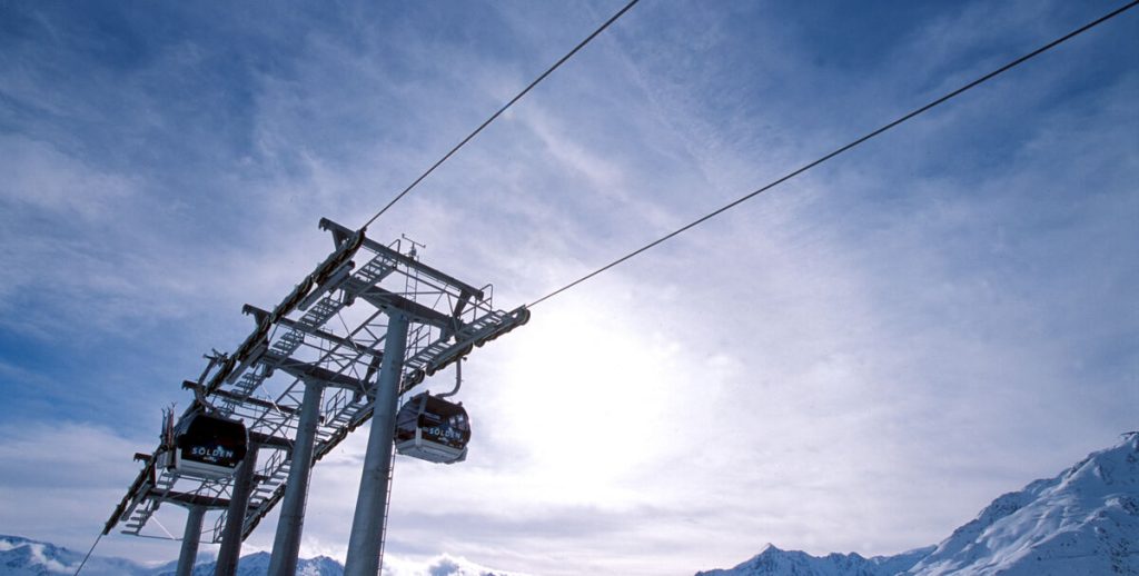 16-årig dansker blev mandag hastet til hospitalet efter alvorlig ulykke i skisportsområde: Nu er der nyt