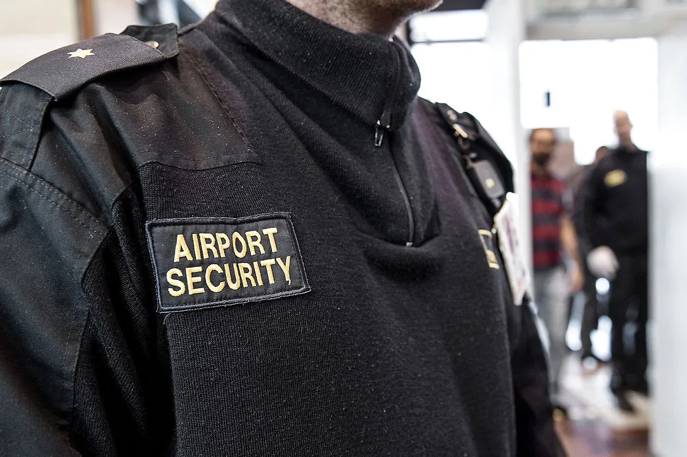 Kvinde fanget i tolden hos lufthavn: Bliver rasende, da tolder finder ‘ulovlig’ snack i hendes taske