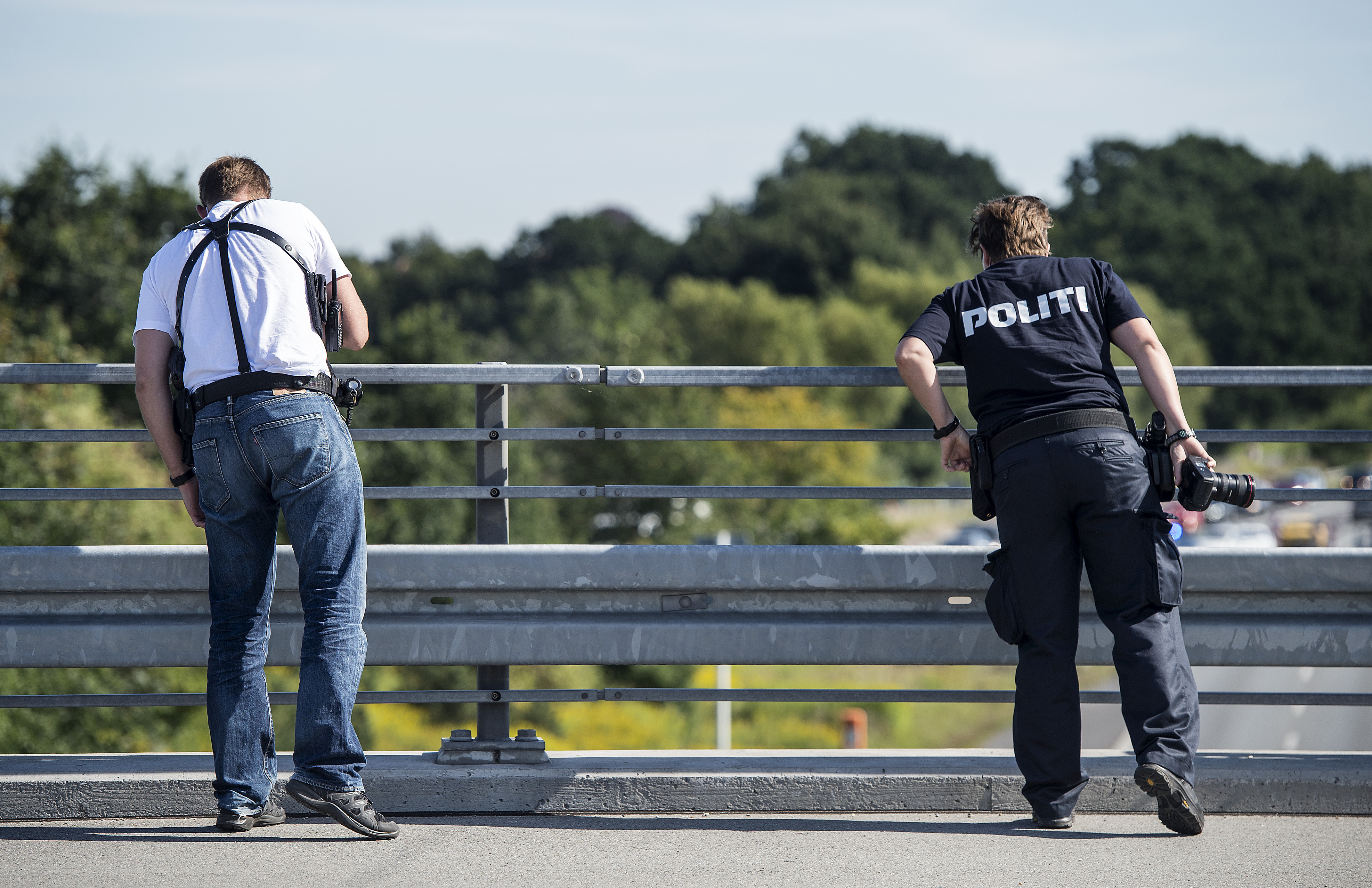 Nyt stenkast fra bro: Familiebil med 4-årig dreng ramt