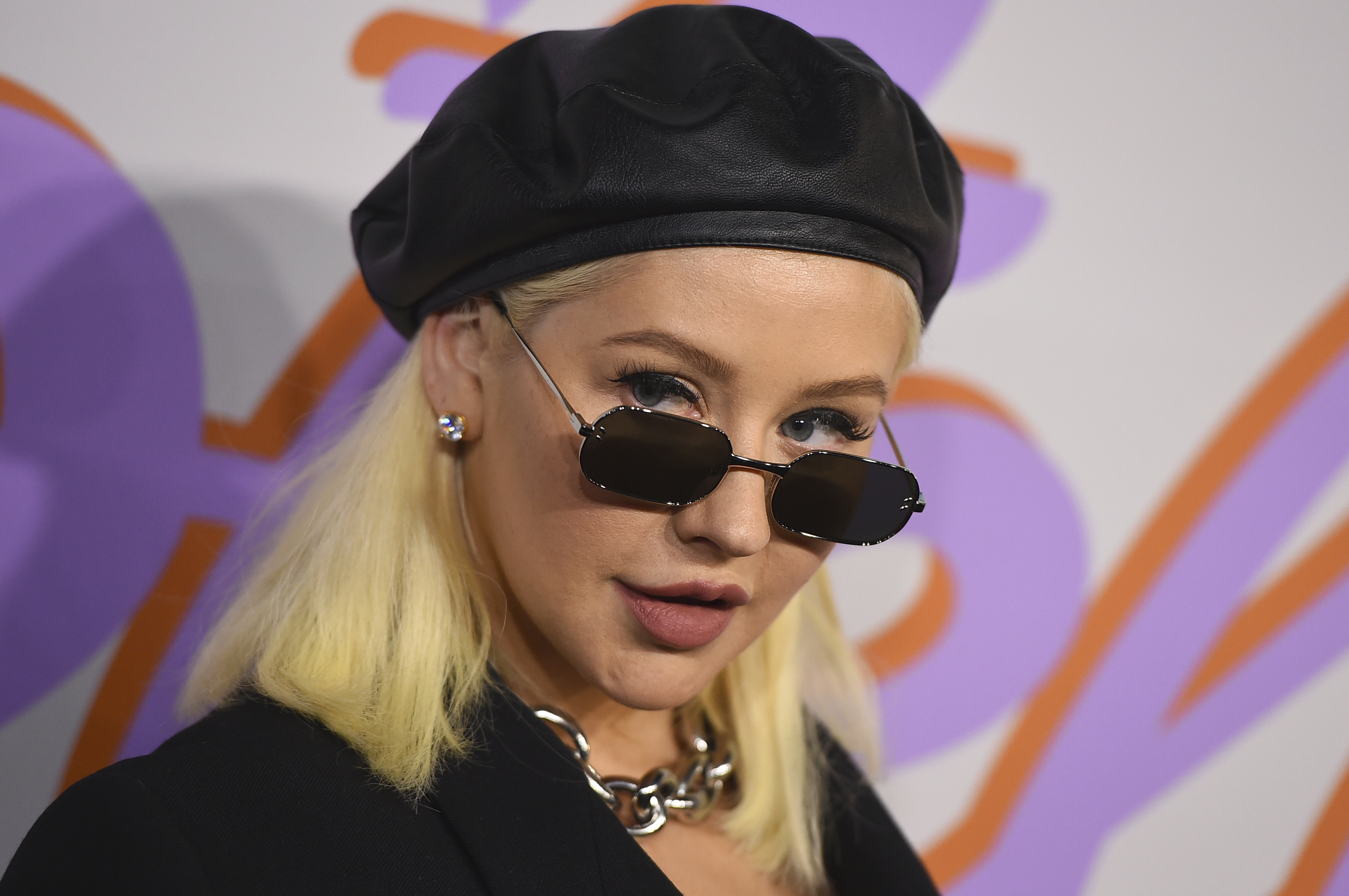 Christina Aguilera er ikke til at kende på ny magasinforside