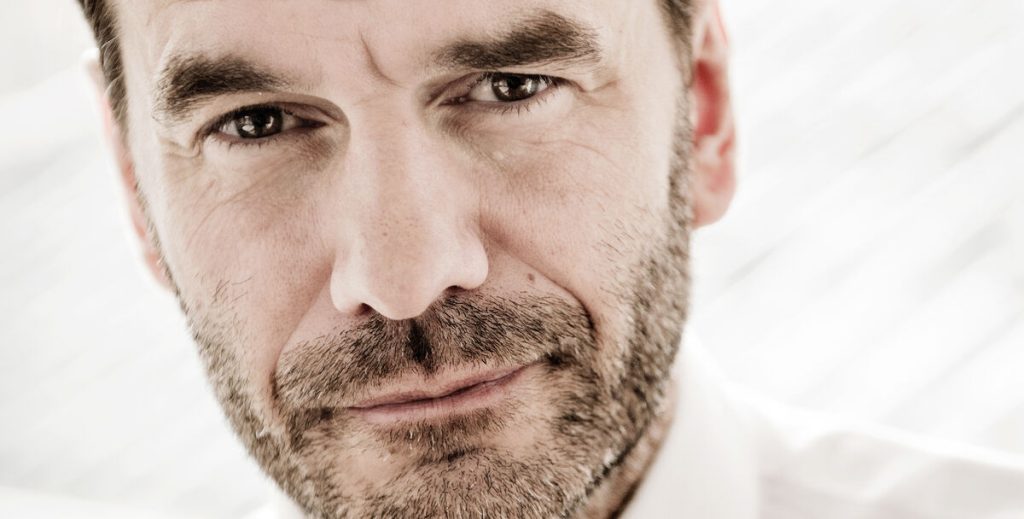 Den 5. april slår de dørene op med Jesper Buch i spidsen: Det betyder alverden