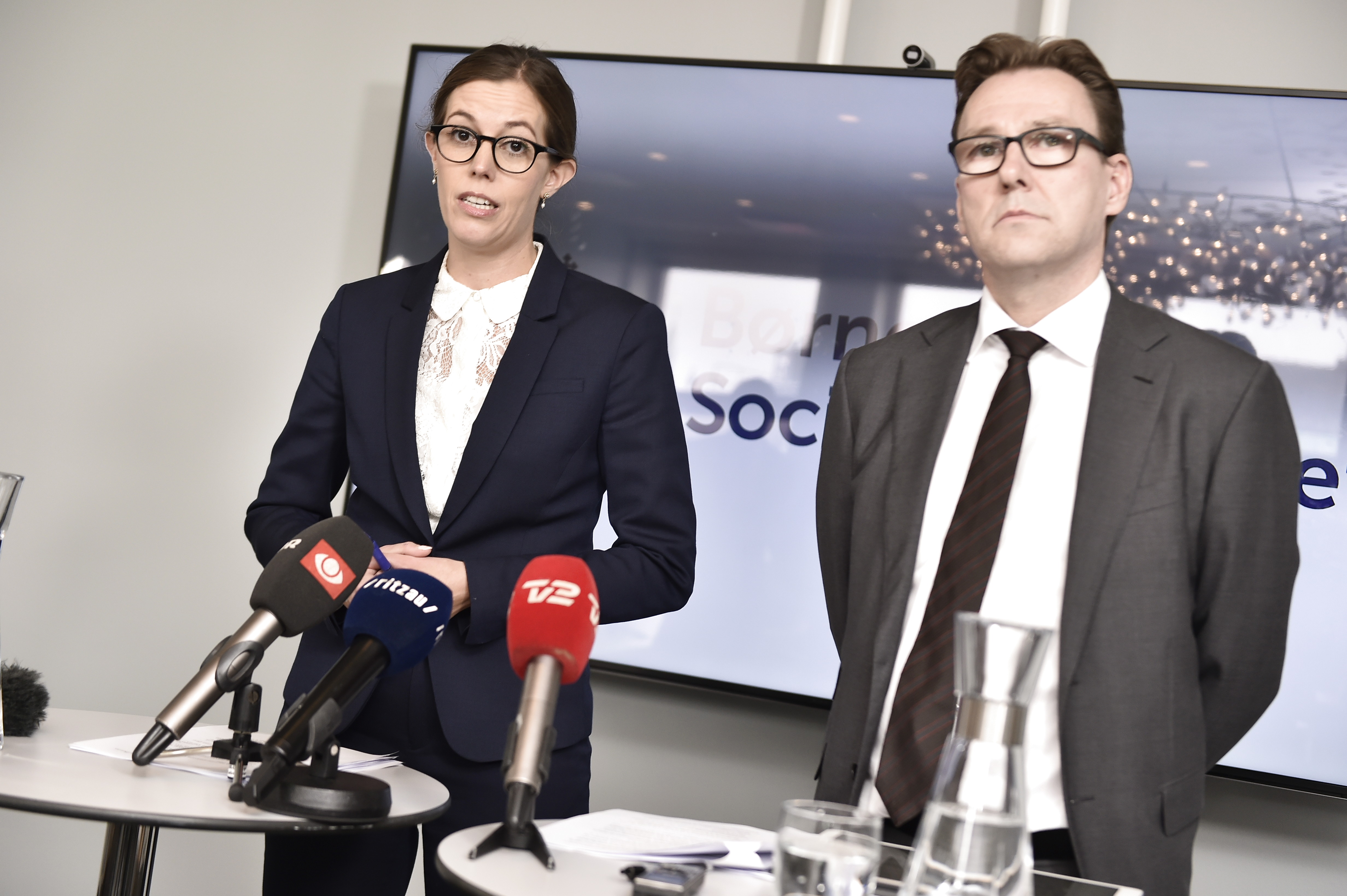 Dansk kvinde efterlyst i hele verden – mistænkt for at snyde svage og udsatte for 111 millioner kroner