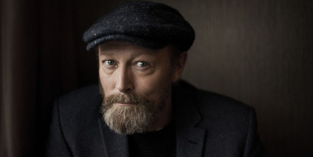 Lars Mikkelsen besvarer spørgsmål om familien: Afviser på det kraftigste rygter