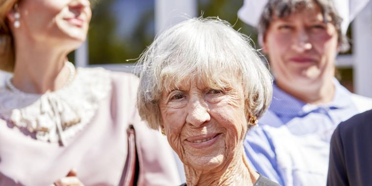103-årige Lise Nørgaard scorer millioner