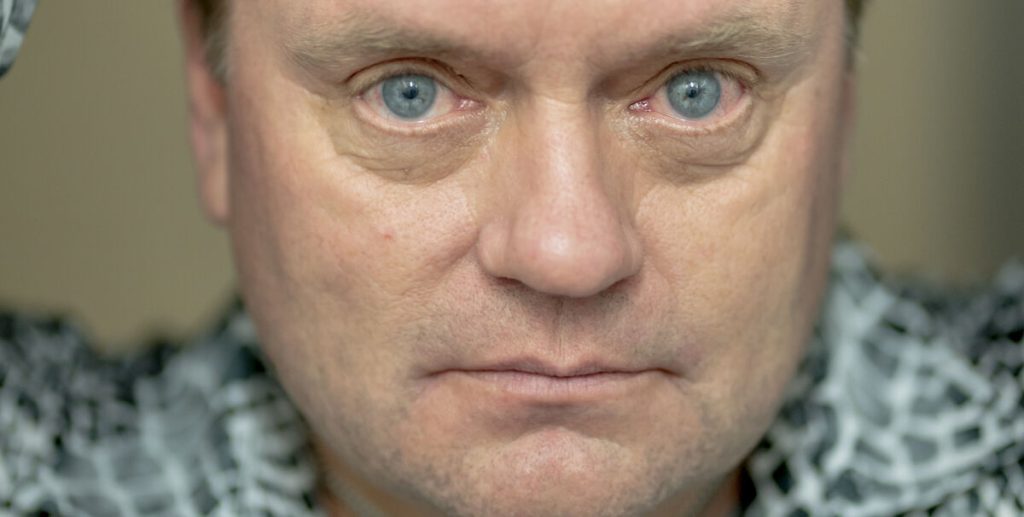 Johnny Hansen åbner om hemmelig krise: Sådan ramte Kandis-forsangeren bunden