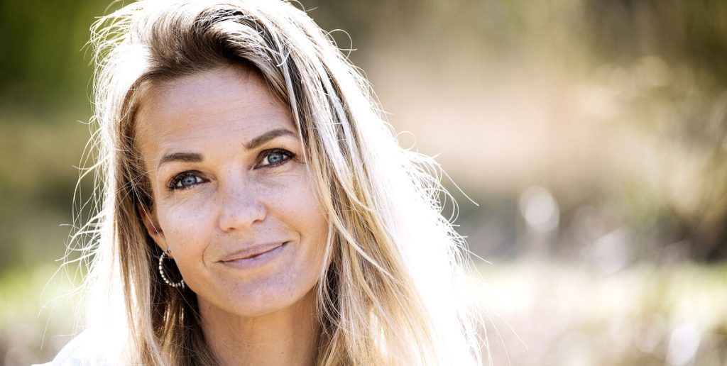 Forsidefrue overrasker: Nu kan du bo hos Tina Lund