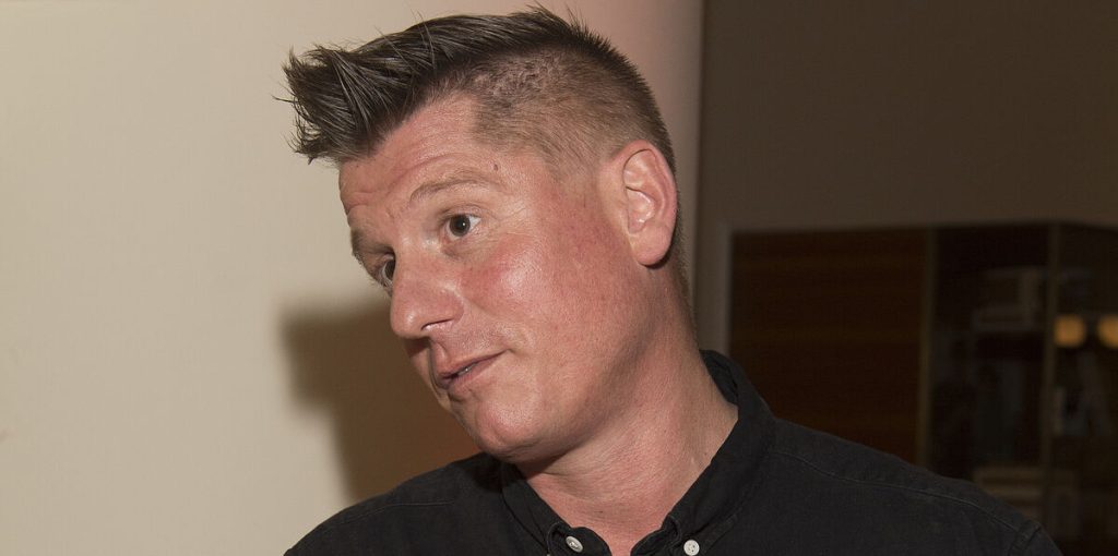 Medie: Fire politibetjente har hentet Robert Hansen