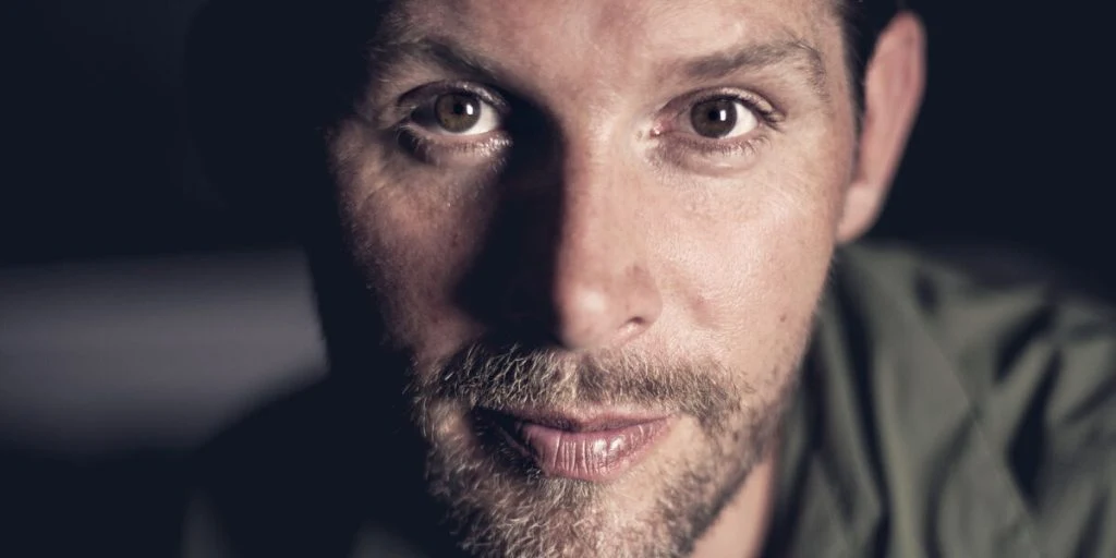 Her endte det i kaos på den store dag: Nu får Rasmus Seebach skylden