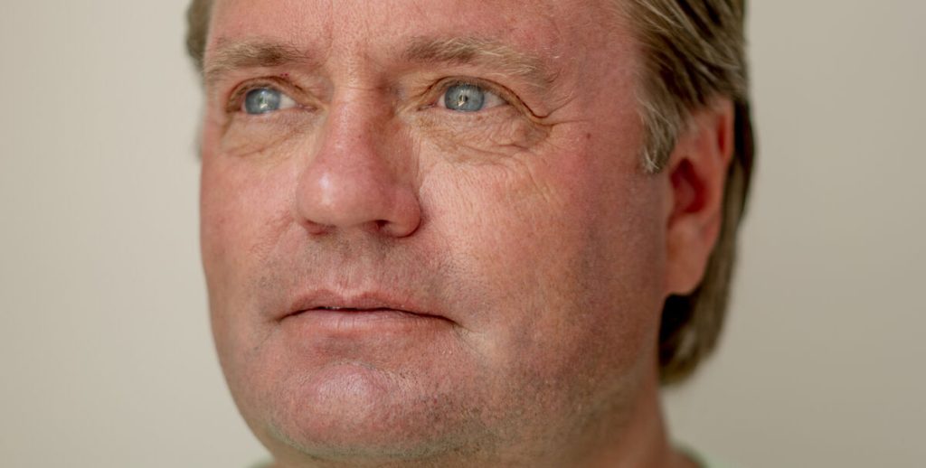 Mange danskere har undret sig: Nu deler Kandis-Johnny ud af hemmelighederne