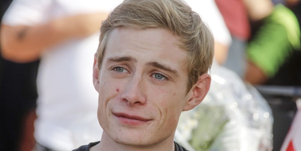 Folk kan ikke tro deres egne øjne, da Jonas Vingegaard på live tv tilbyder, hvad ingen har tilbudt i 20 år