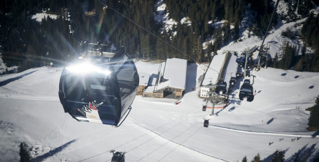 Hastet til hospitalet i helikopter: Dansk pige i tragisk skilift-ulykke