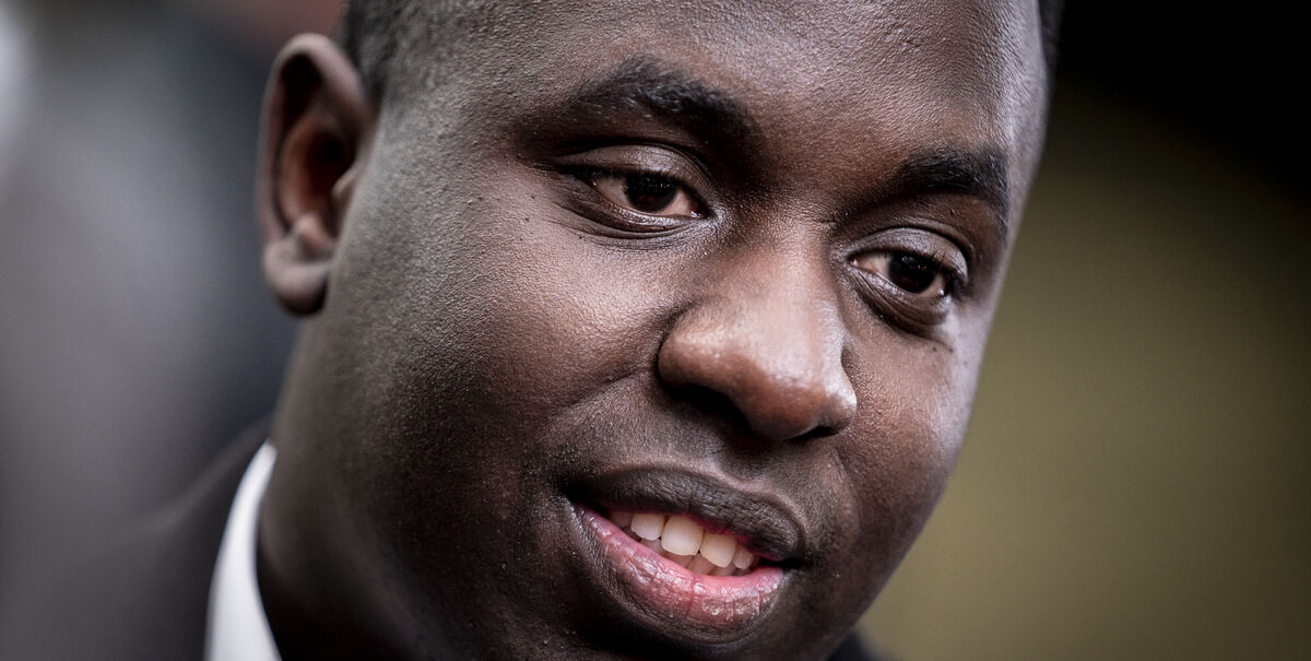 Melvin Kakooza overrasker og scorer nyt job