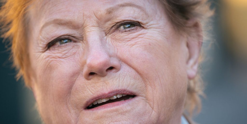 Nu giver Lisbeth Dahl langt om længe svar på det mange danskere har ventet på