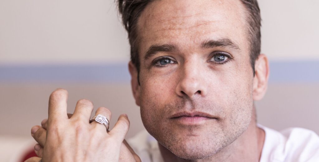 Her deler Silas Holst kæmpe nyhed