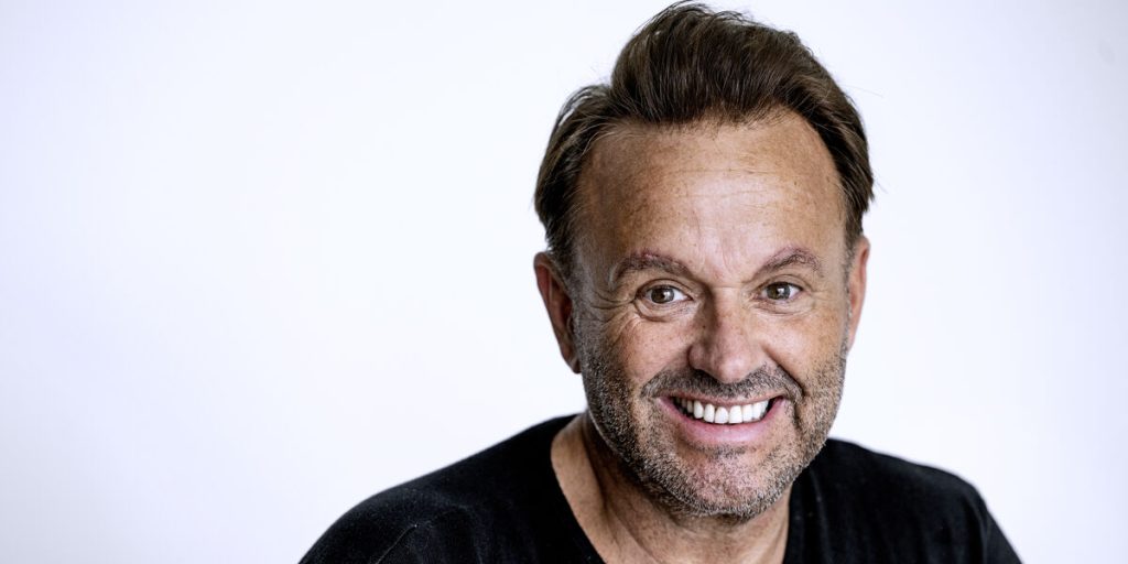 Dennis Knudsens “sjove” aprilsnar eksploderer: Nu kaldes han respektløs og transfjendtlig