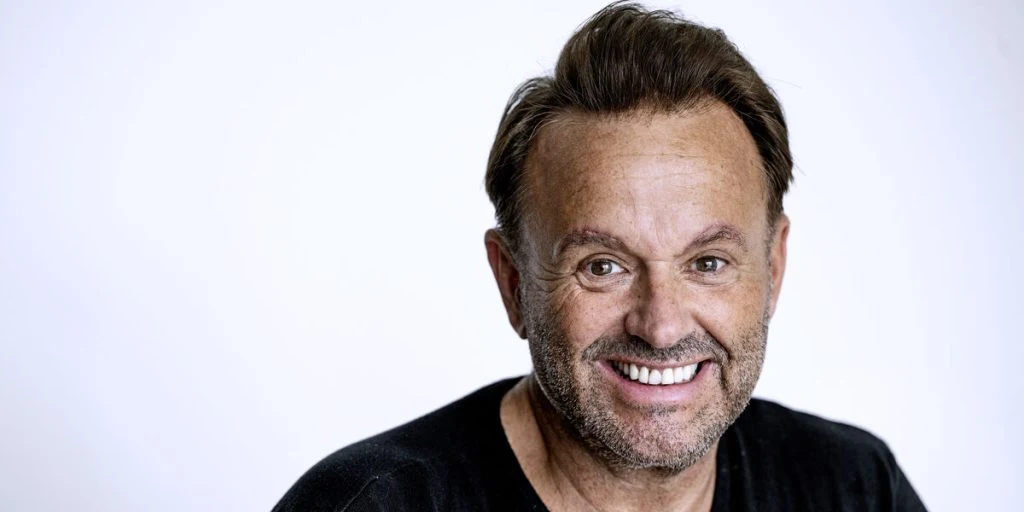 Dennis Knudsens “sjove” aprilsnar eksploderer: Nu kaldes han respektløs og transfjendtlig