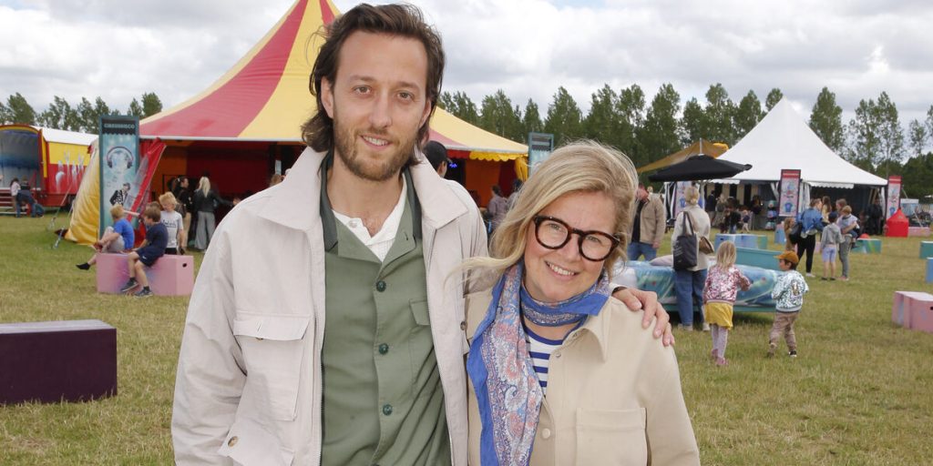 Esben Bjerres kone for retten: Inviteret til tage stoffer intimt sted