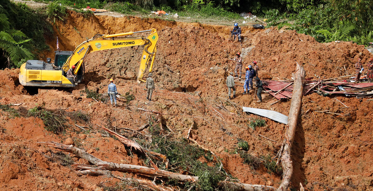 Dødstallet stiger efter jordskred: Mindst 24 er døde; herunder 7 børn