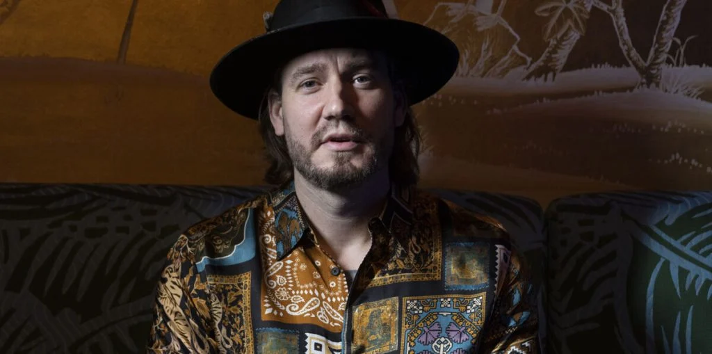 Efter drama i gården: Nicklas Bendtner gør intet for at skjule romancen