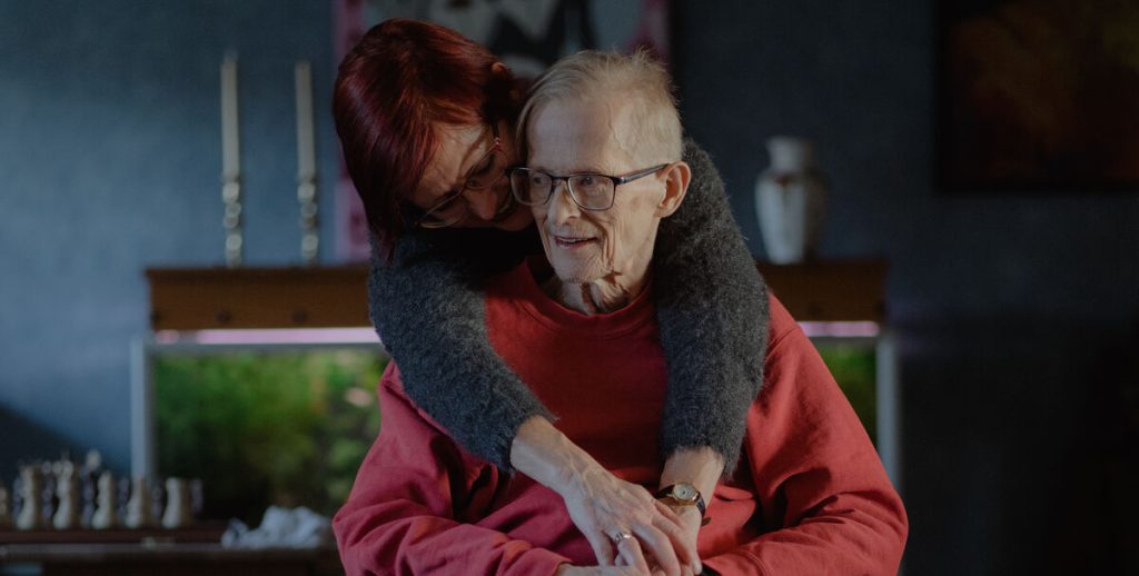 Kort inden Leo gik bort, sagde han det, hun aldrig var blevet fortalt: Nu sætter Sussi Nielsen ord på den skjulte sandhed