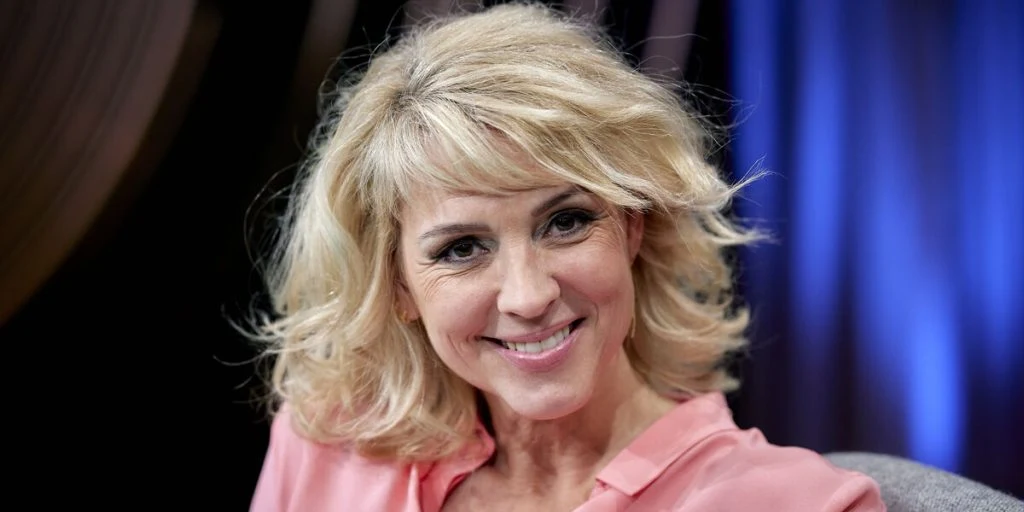 TV 2-værten Cecilie Frøkjær er lykkelig: Men én særlig beslutning om hendes forhold får folk til at undre sig
