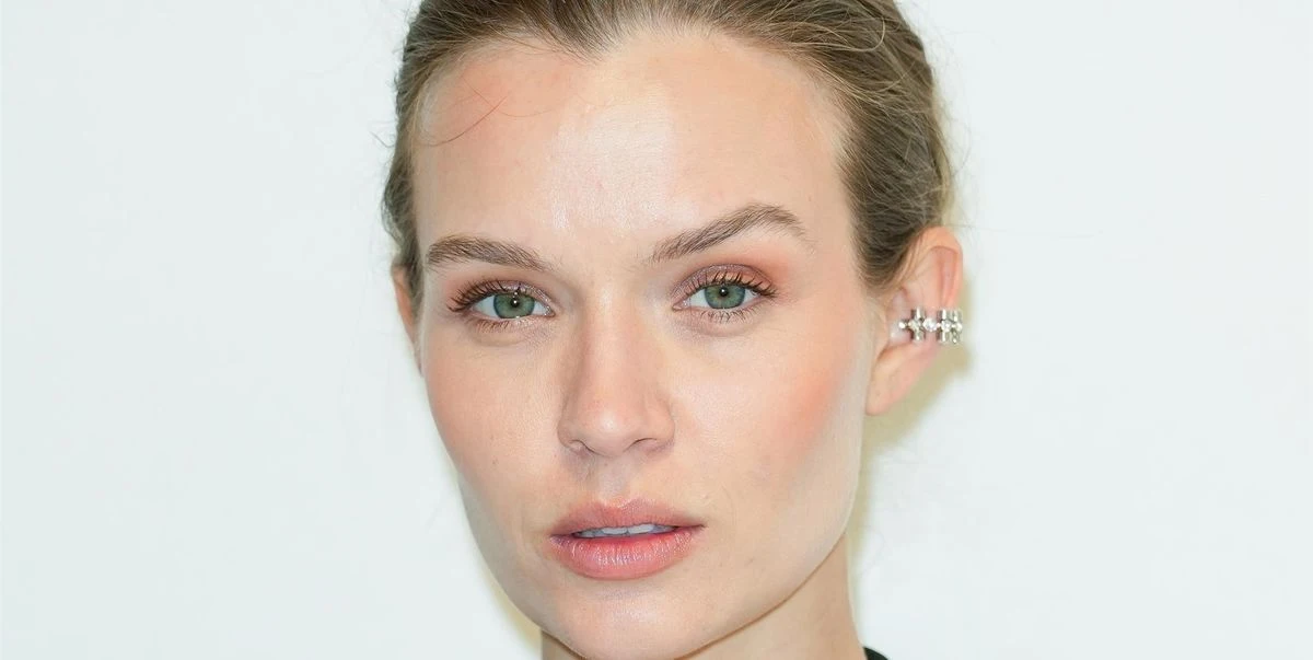 Josephine Skriver har skjult dyb sorg: Nu bryder hun tavsheden