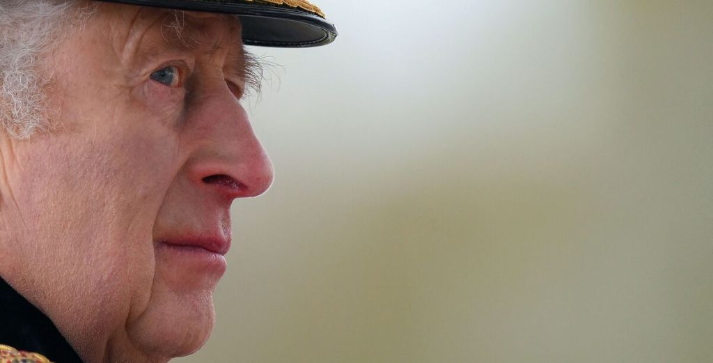 Mandag aften efterlod alle i chok – men nu er der nye detaljer om kong Charles’ kræftdiagnose