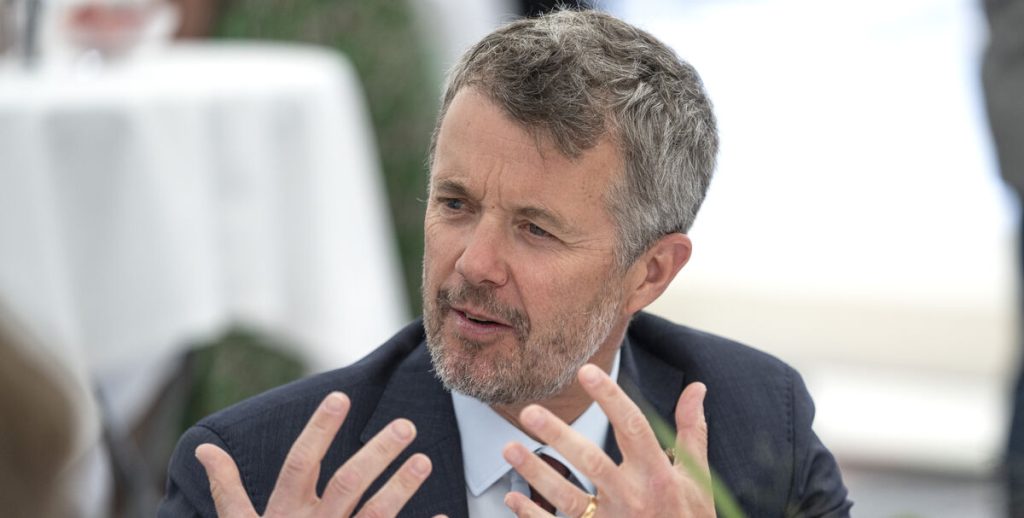 Kronprins Frederik kaldes ‘skandalernes’ konge: Sandhederne gemmer sig bag slottets mure