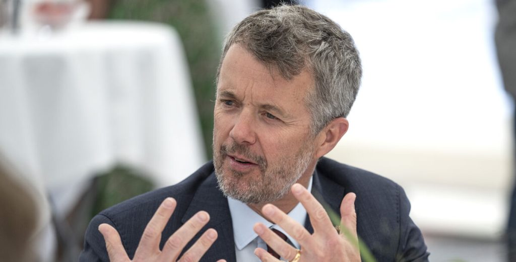 Nu giver kronprins Frederik langt om længe sin forklaring