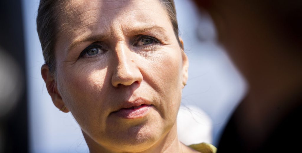 Mette Frederiksen sagde fra og delte private beskeder: Nu vækker helt særlig detalje opsigt