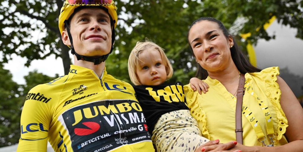 Doping-debatten om Jonas Vingegaard vil ingen ende tage: Nu taler hustruen Trine ud