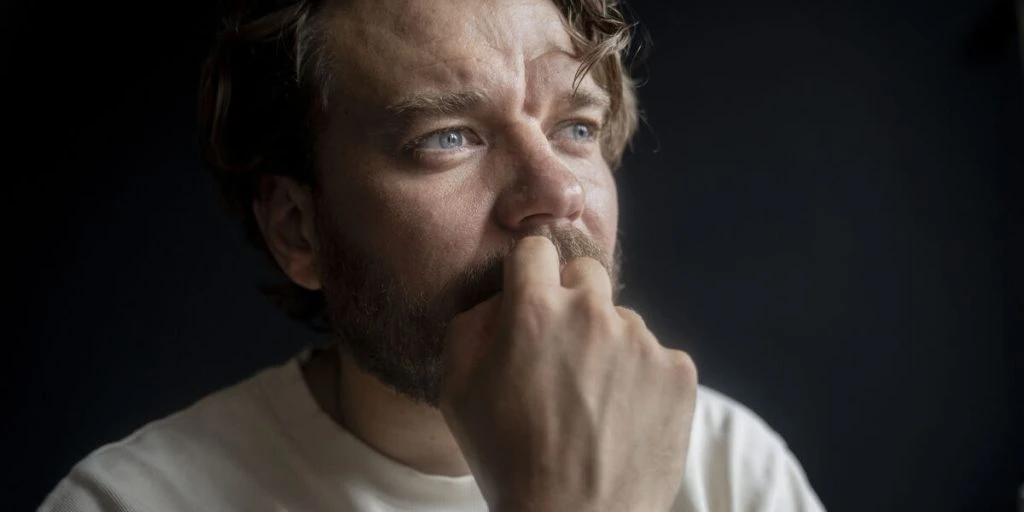 Politianmeldt efter restaurantbesøg: Nu bryder Pilou Asbæk tavsheden
