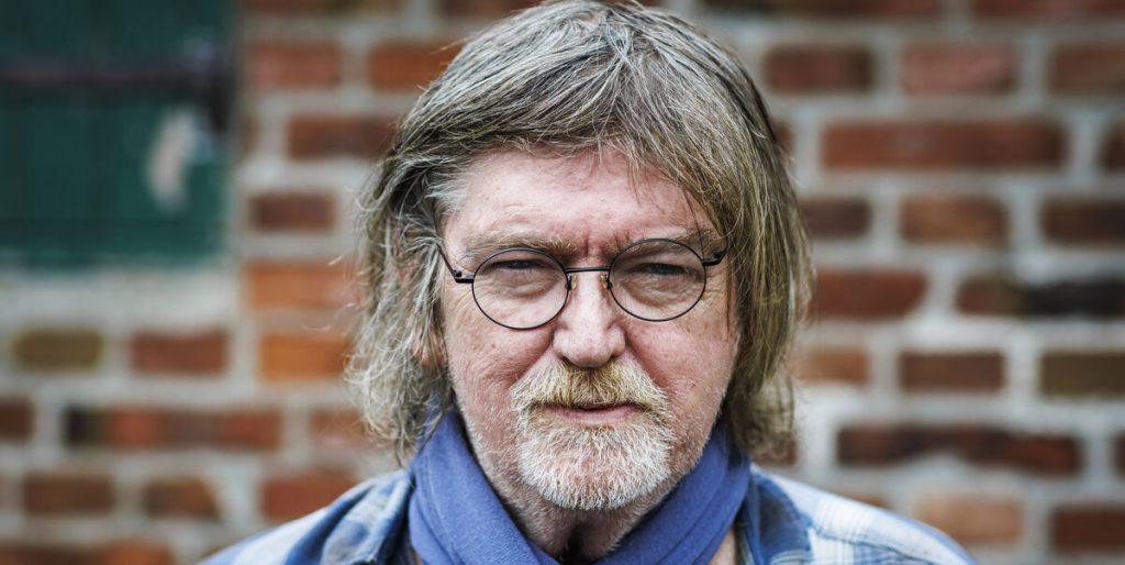 Ven med sjov hyldest til Johnny Madsen: Tak fordi du ikke vaskede hår