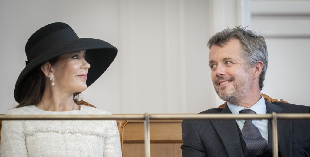 I går skete det for første gang for kong Frederik og dronning Mary – men det var uden helt særlig gæst
