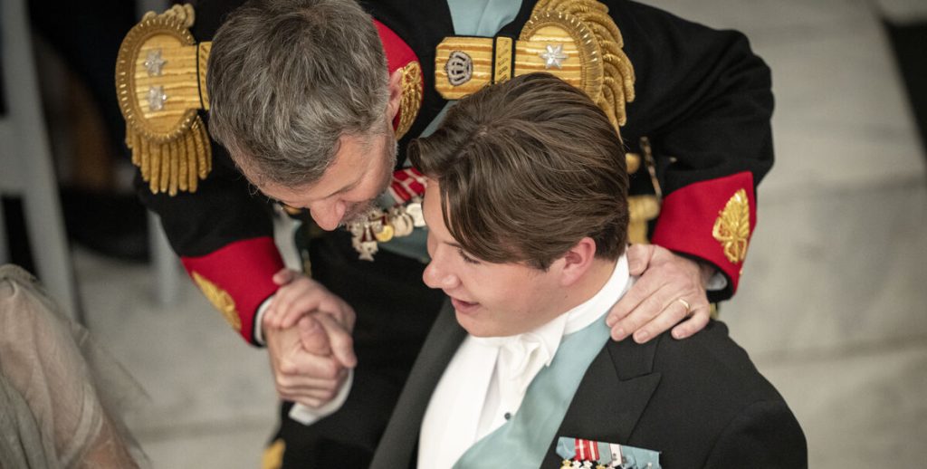 Kronprins Frederik genkendte mystisk gæst med det samme til prins Christians fest – se så hvad der sker