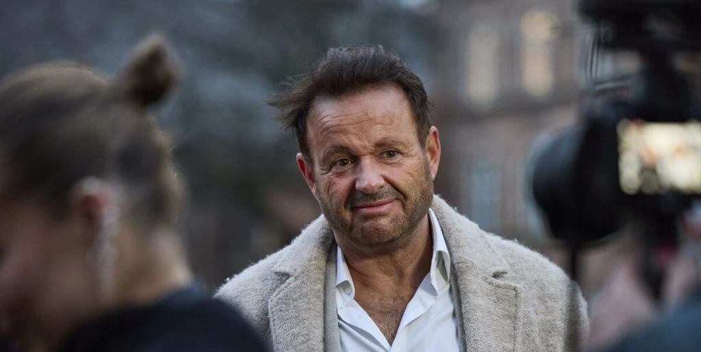 Oveni retssag: Dennis Knudsen anmeldt til kommunen for at være en dårlig far
