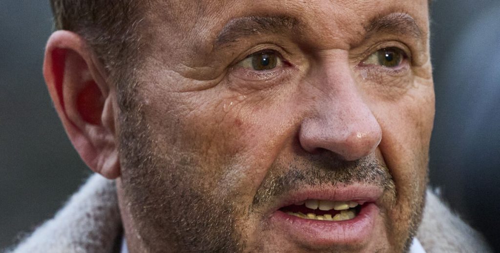 Dennis Knudsen deler ud fra gemmerne: Du gætter aldrig, hvad han stjal fra Whitney Houston
