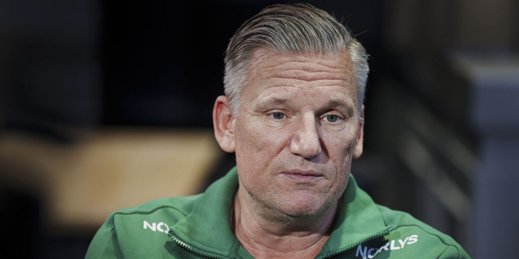 Nikolaj Jacobsen reagerer på pludselig OL-udmelding: “Det virker underligt”