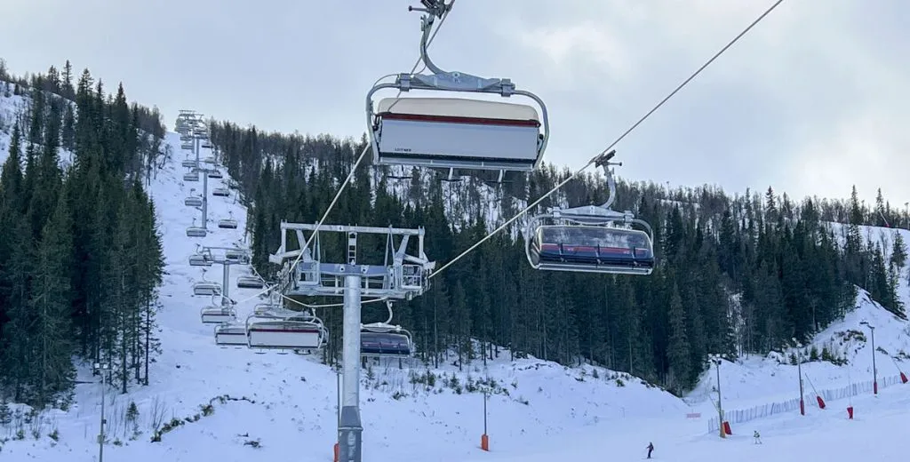 2 danske børn blev hastet til hospitalet efter tragisk ulykke i skisportsområde: Nu er der nyt