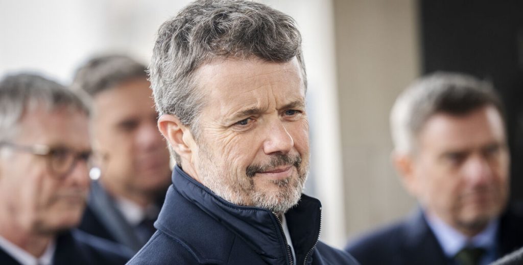 Flere danskere undrer sig: Derfor er kong Frederik alene