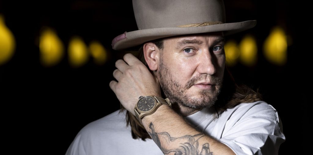Sådan har du aldrig set ham før: Nicklas Bendtner viser ny frisure frem