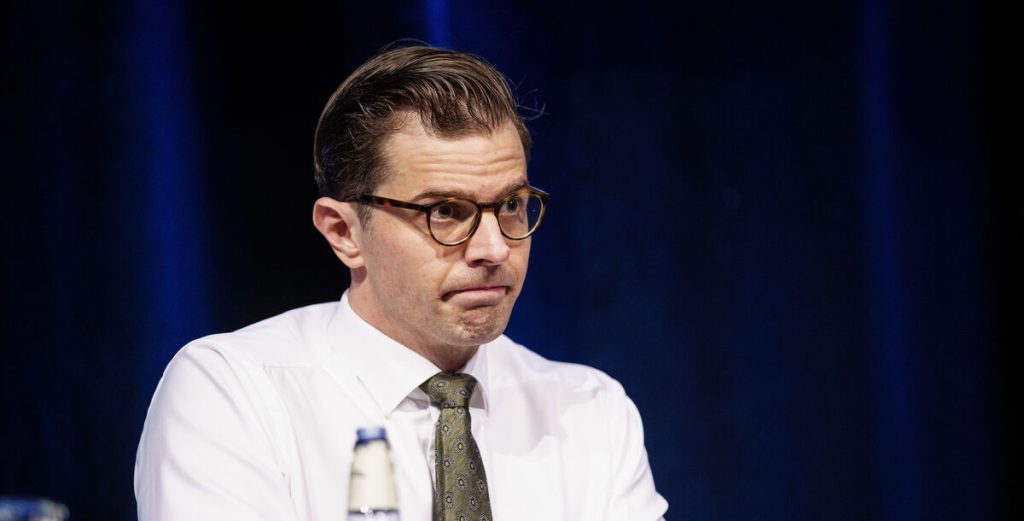 Med flere stikpiller til Mette Frederiksen: Alex Vanopslagh i åbent ‘kom hjem’-brev til Løkke og Lund Poulsen