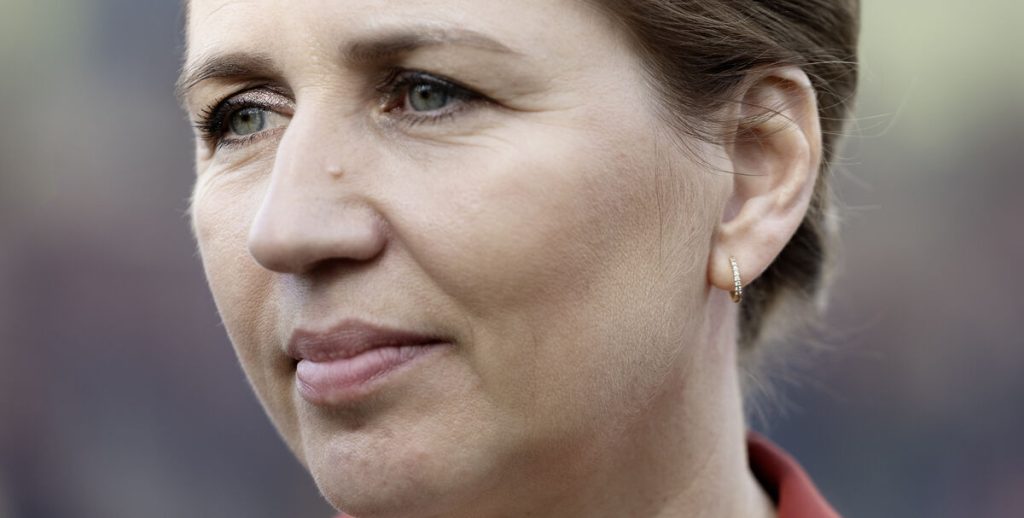 Mette Frederiksen og regeringen i ny corona-kovending