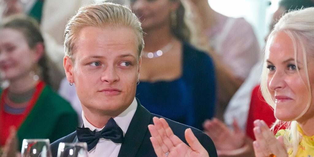 Bryder tavsheden om papprinsens voldtægtssag: “Hun har det svært”